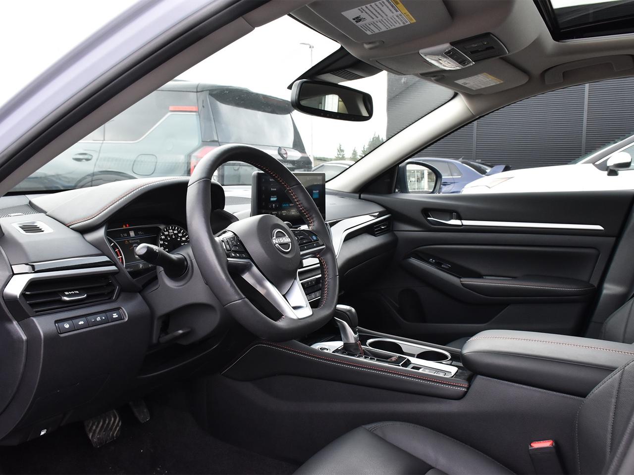 2025 Nissan Altima SR  PREMIUM PACKAGE, SUNROOF, AWD!! Photo