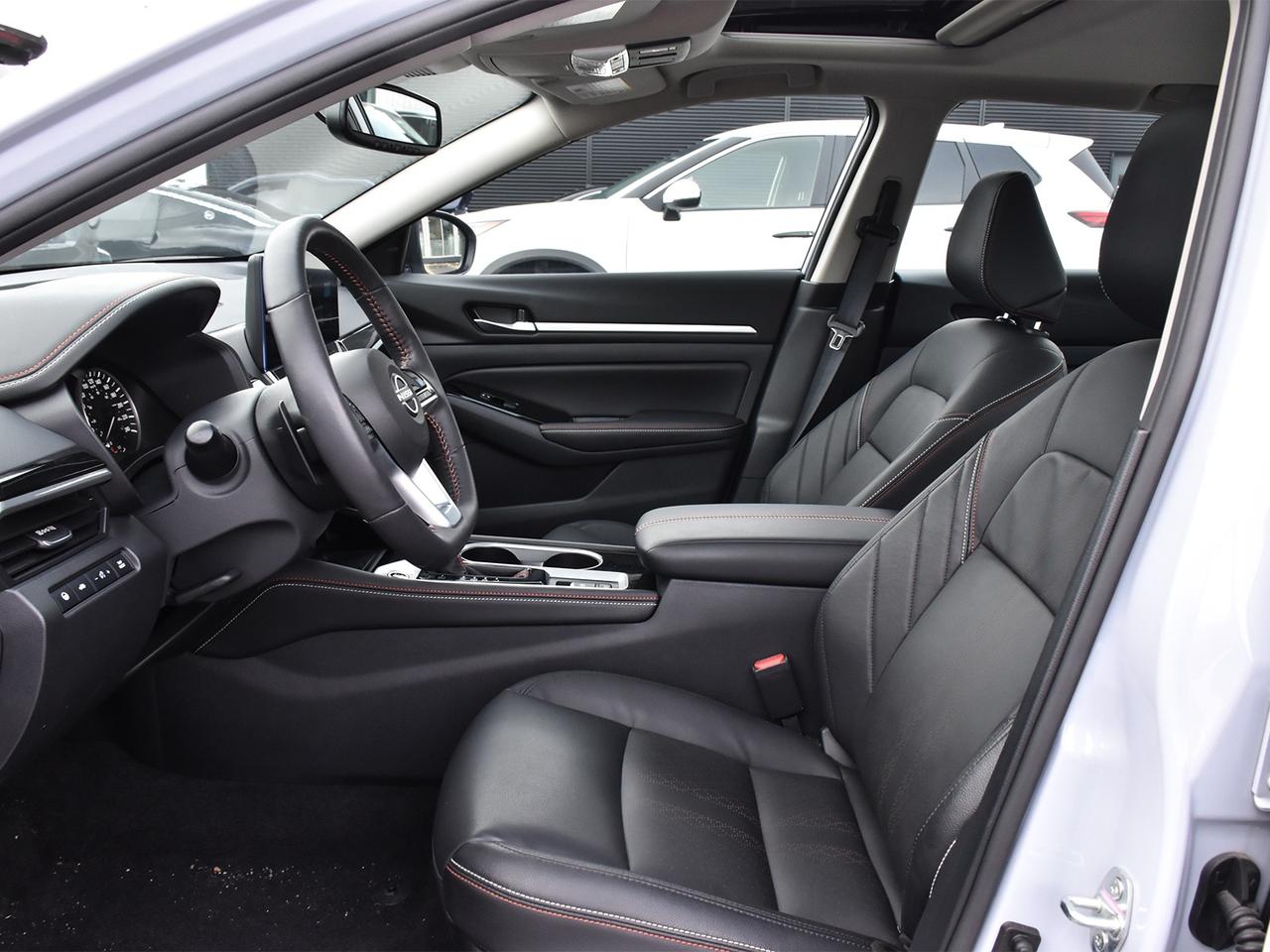 2025 Nissan Altima SR  PREMIUM PACKAGE, SUNROOF, AWD!! Photo