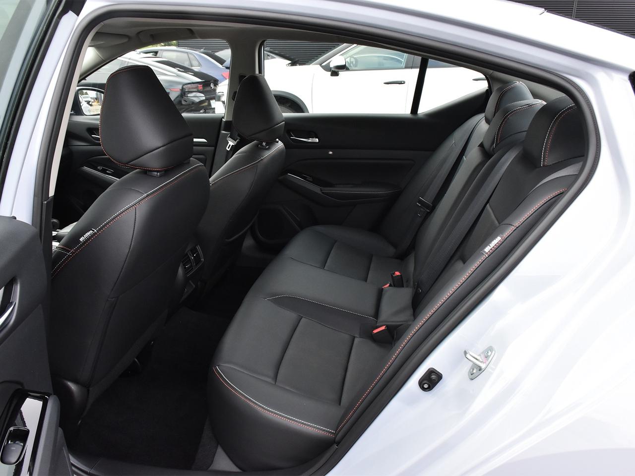2025 Nissan Altima SR  PREMIUM PACKAGE, SUNROOF, AWD!! Photo