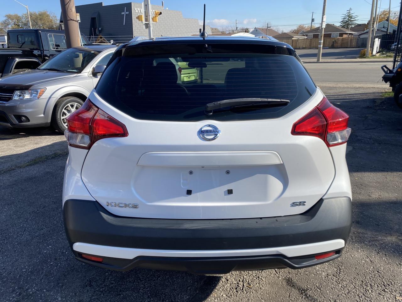 2019 Nissan Kicks SR FWD Photo3