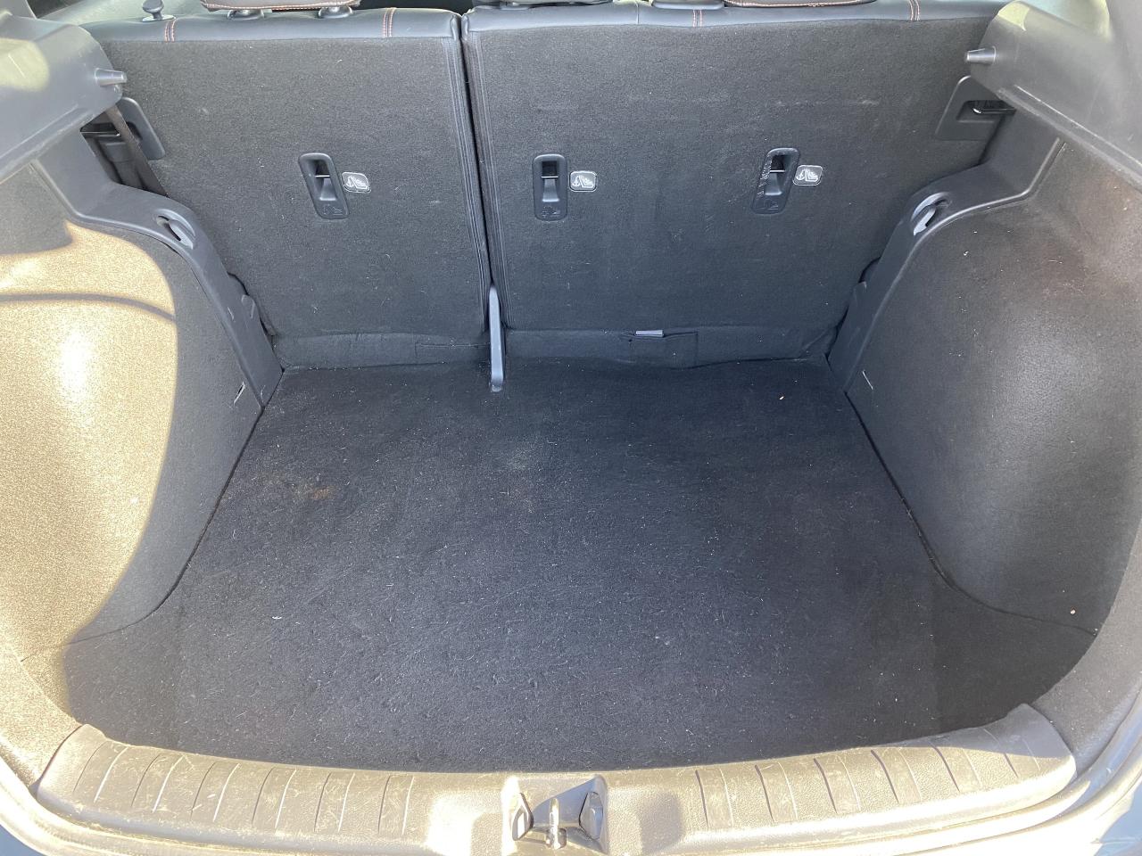 2019 Nissan Kicks SR FWD Photo