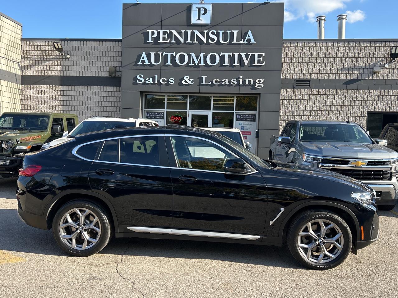 2025 BMW X4 HEADS UP DISPLAY,PANOROOF,CARPLAY,AMBIENT LIGHTING Photo3