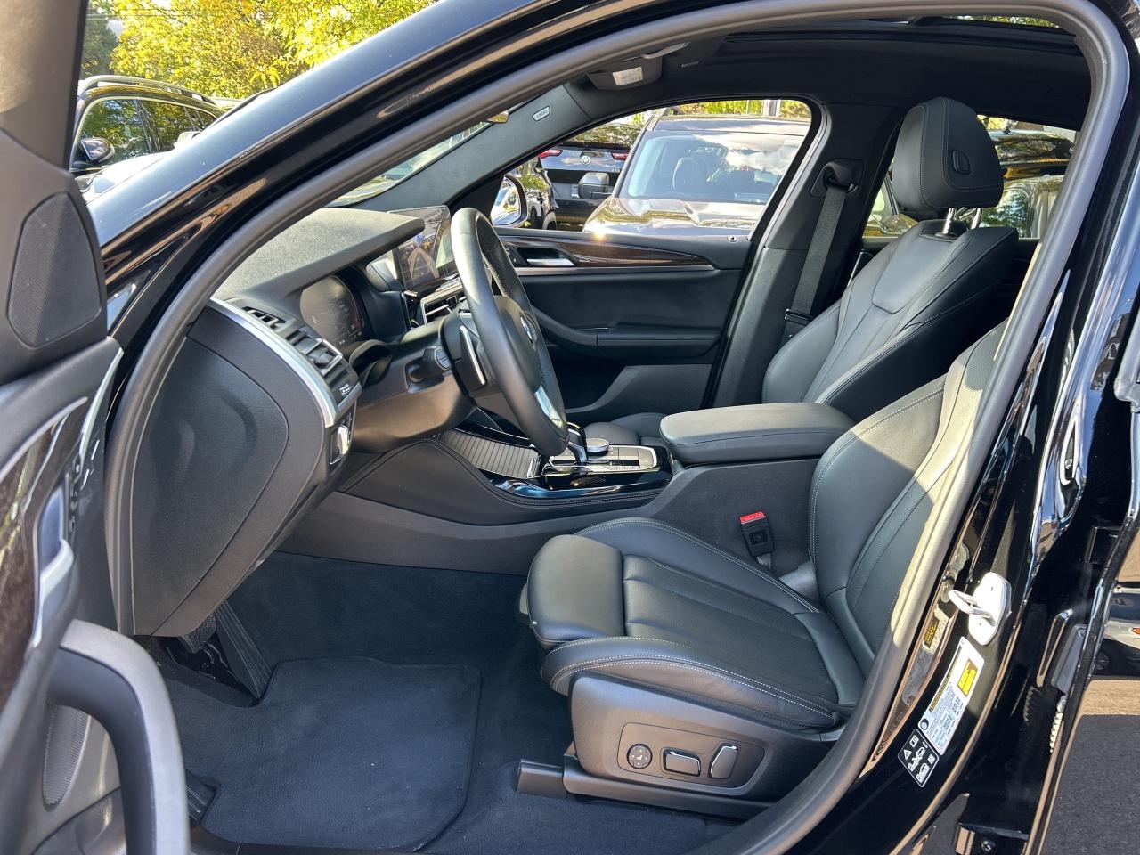 2025 BMW X4 HEADS UP DISPLAY,PANOROOF,CARPLAY,AMBIENT LIGHTING Photo