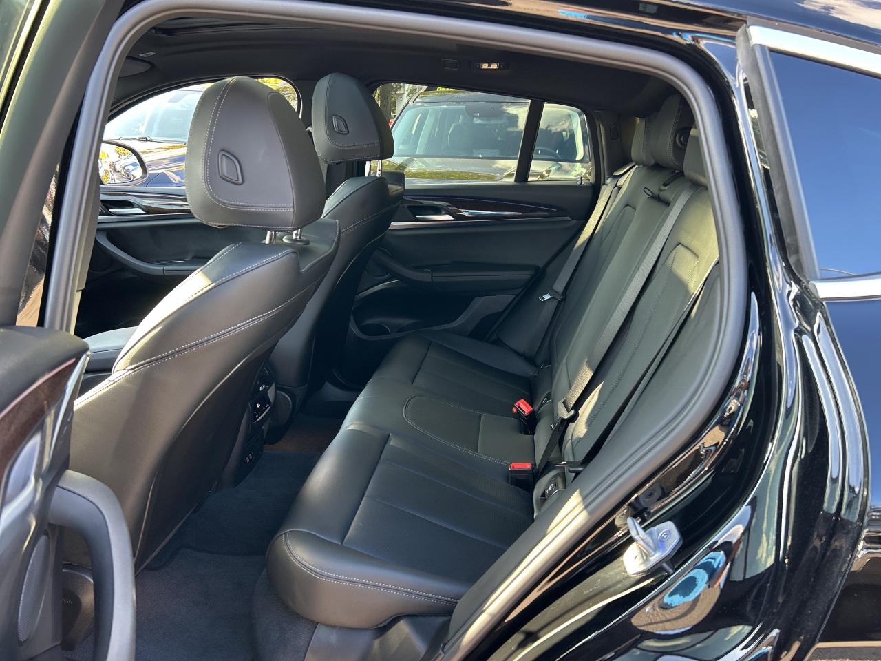 2025 BMW X4 HEADS UP DISPLAY,PANOROOF,CARPLAY,AMBIENT LIGHTING Photo