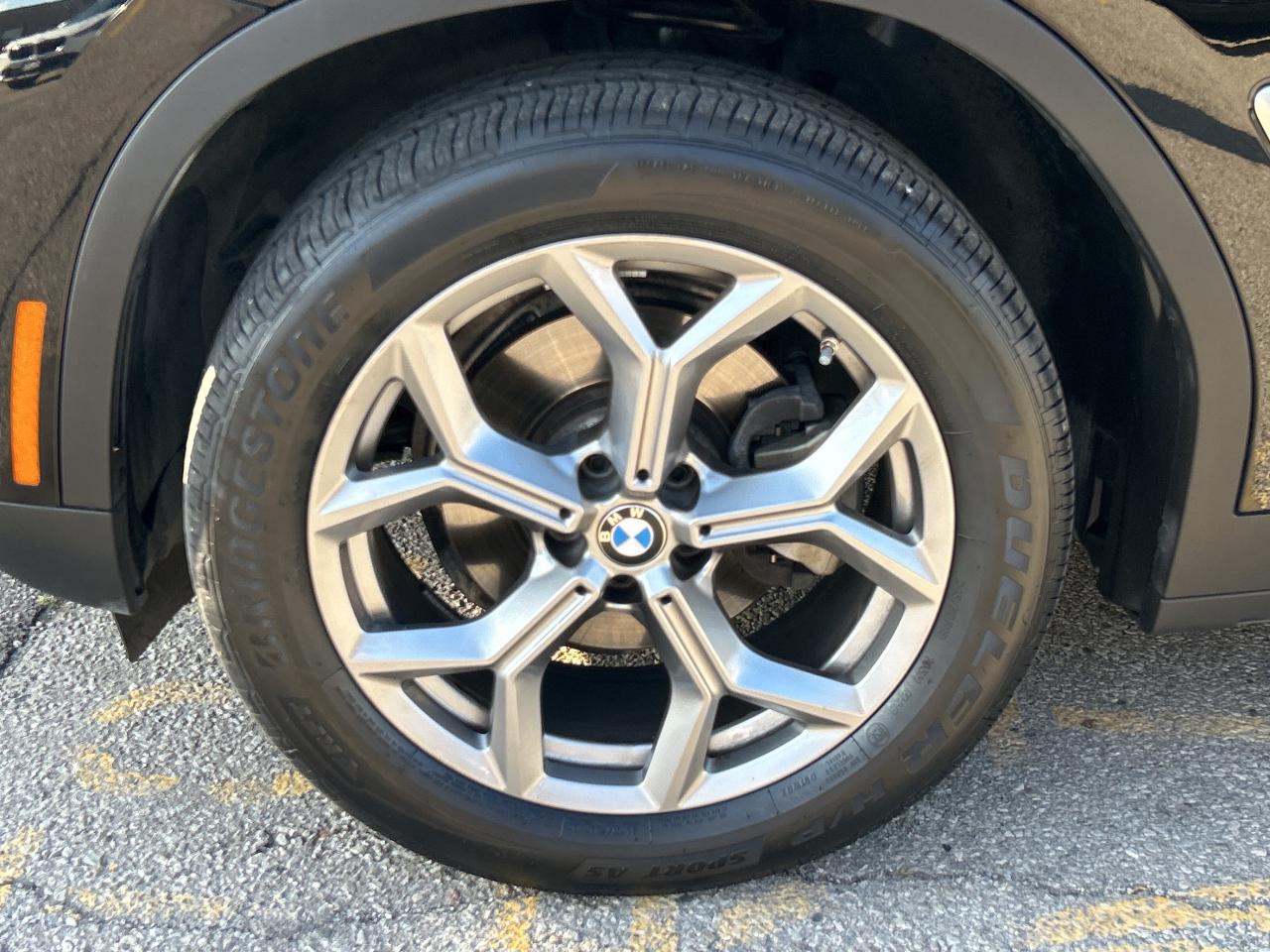 2025 BMW X4 HEADS UP DISPLAY,PANOROOF,CARPLAY,AMBIENT LIGHTING Photo