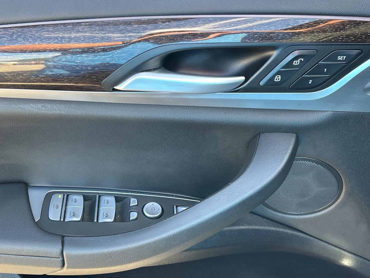 2025 BMW X4 HEADS UP DISPLAY,PANOROOF,CARPLAY,AMBIENT LIGHTING Photo