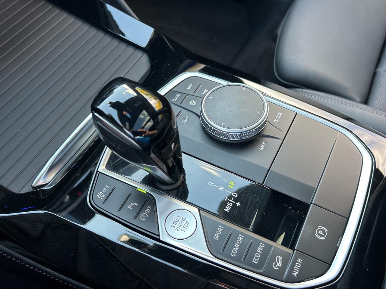 2025 BMW X4 HEADS UP DISPLAY,PANOROOF,CARPLAY,AMBIENT LIGHTING Photo