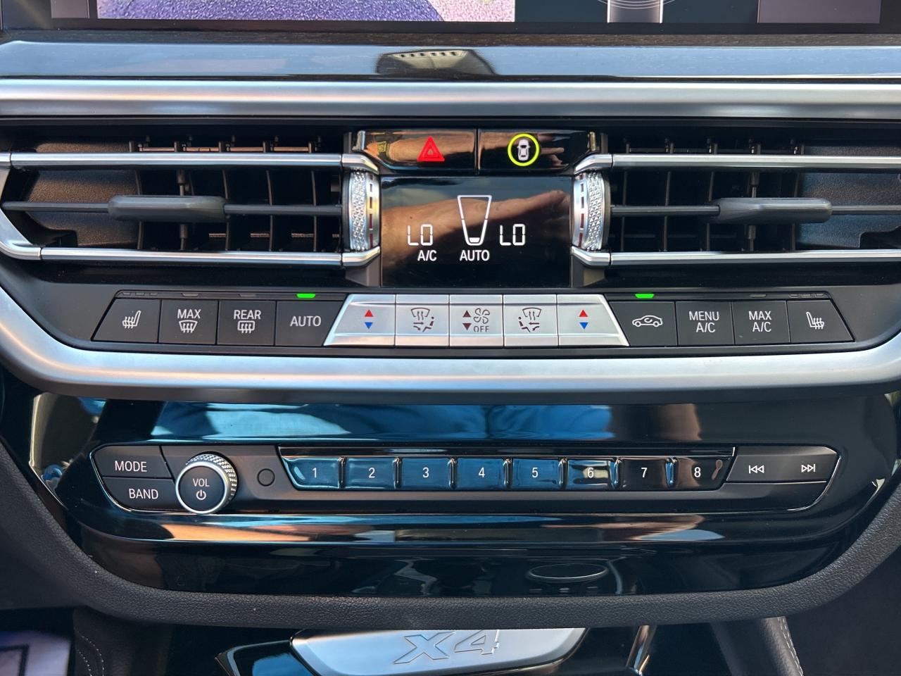 2025 BMW X4 HEADS UP DISPLAY,PANOROOF,CARPLAY,AMBIENT LIGHTING Photo