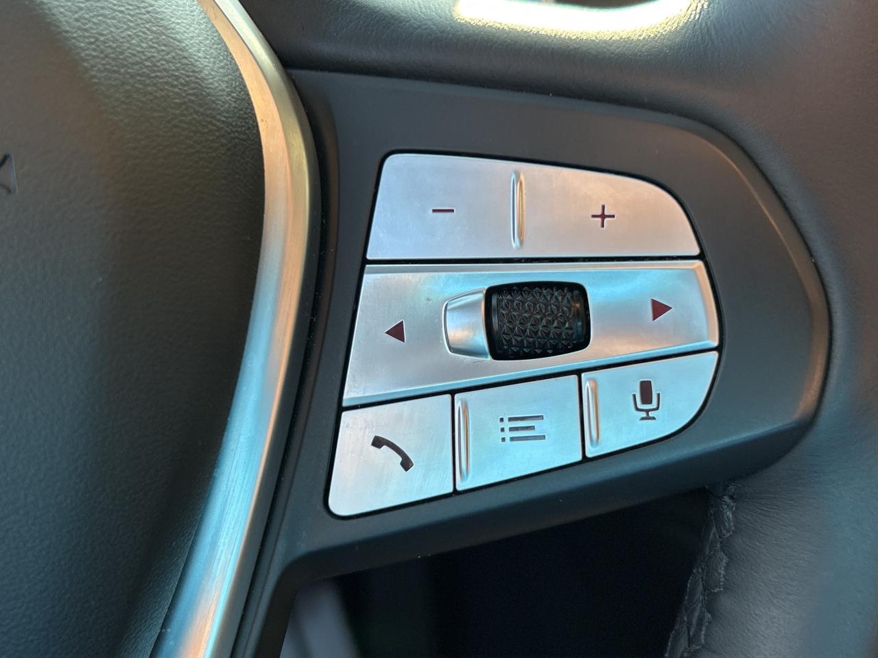 2025 BMW X4 HEADS UP DISPLAY,PANOROOF,CARPLAY,AMBIENT LIGHTING Photo