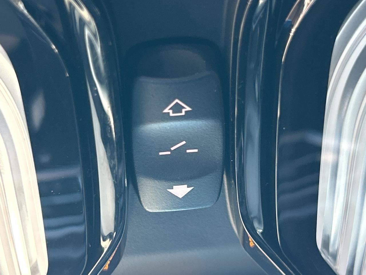 2025 BMW X4 HEADS UP DISPLAY,PANOROOF,CARPLAY,AMBIENT LIGHTING Photo