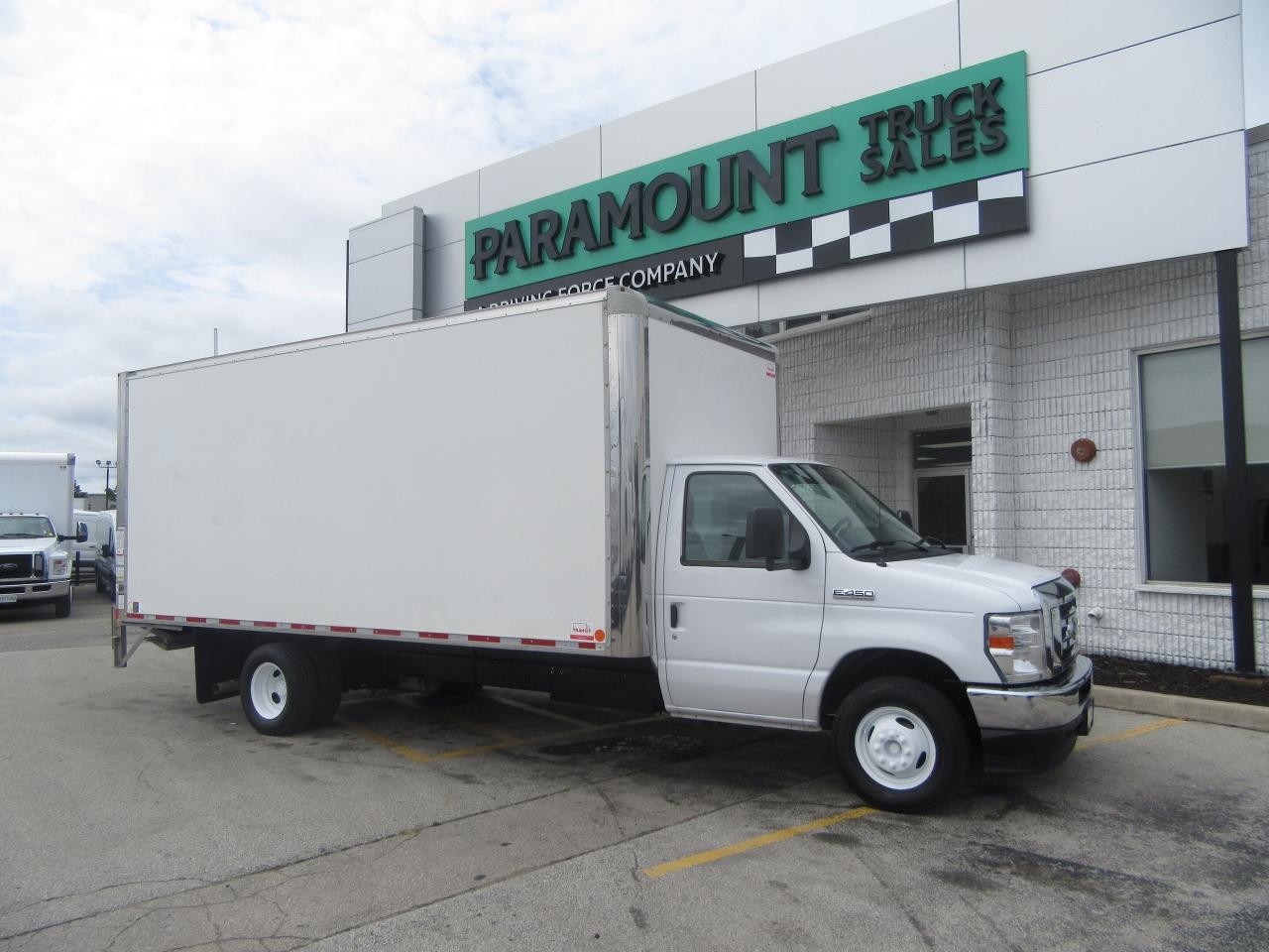 2022 Ford E-450 18FT HIGH BOX CUBE VAN POWER LIFTGATE WITH RAMP Photo0