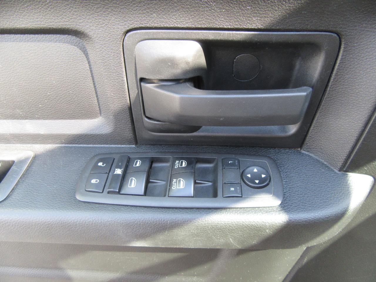 2022 RAM 5500 CREW CAB 4X4 DIESEL 12FT ALUMINUM DUMP BOX Photo