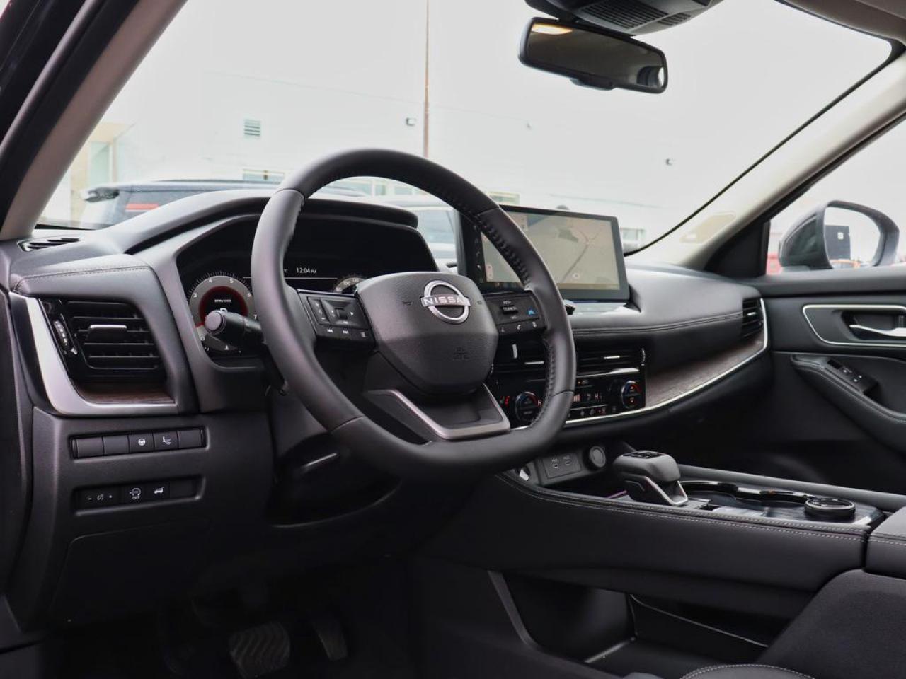 2025 Nissan Rogue Platinum  360CAM , LEATHER, HUD, BOSE Photo