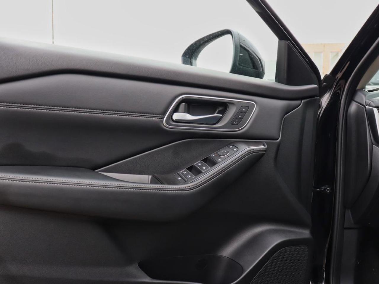 2025 Nissan Rogue Platinum  360CAM , LEATHER, HUD, BOSE Photo