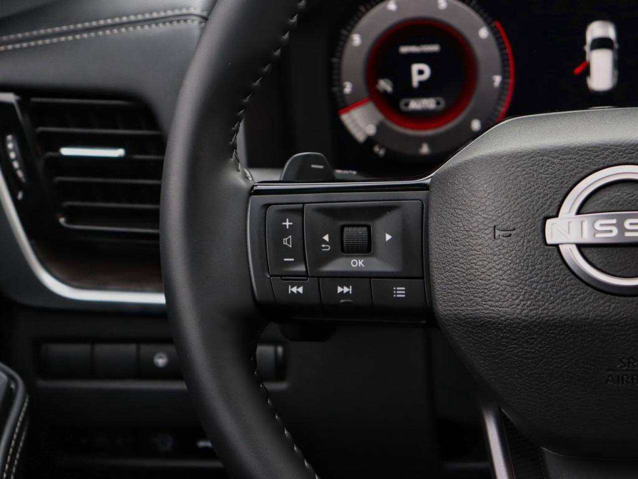 2025 Nissan Rogue Platinum  360CAM , LEATHER, HUD, BOSE Photo