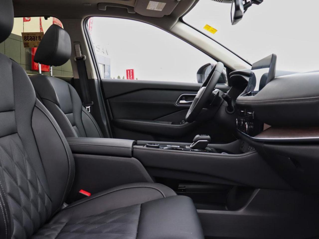 2025 Nissan Rogue Platinum  360CAM , LEATHER, HUD, BOSE Photo