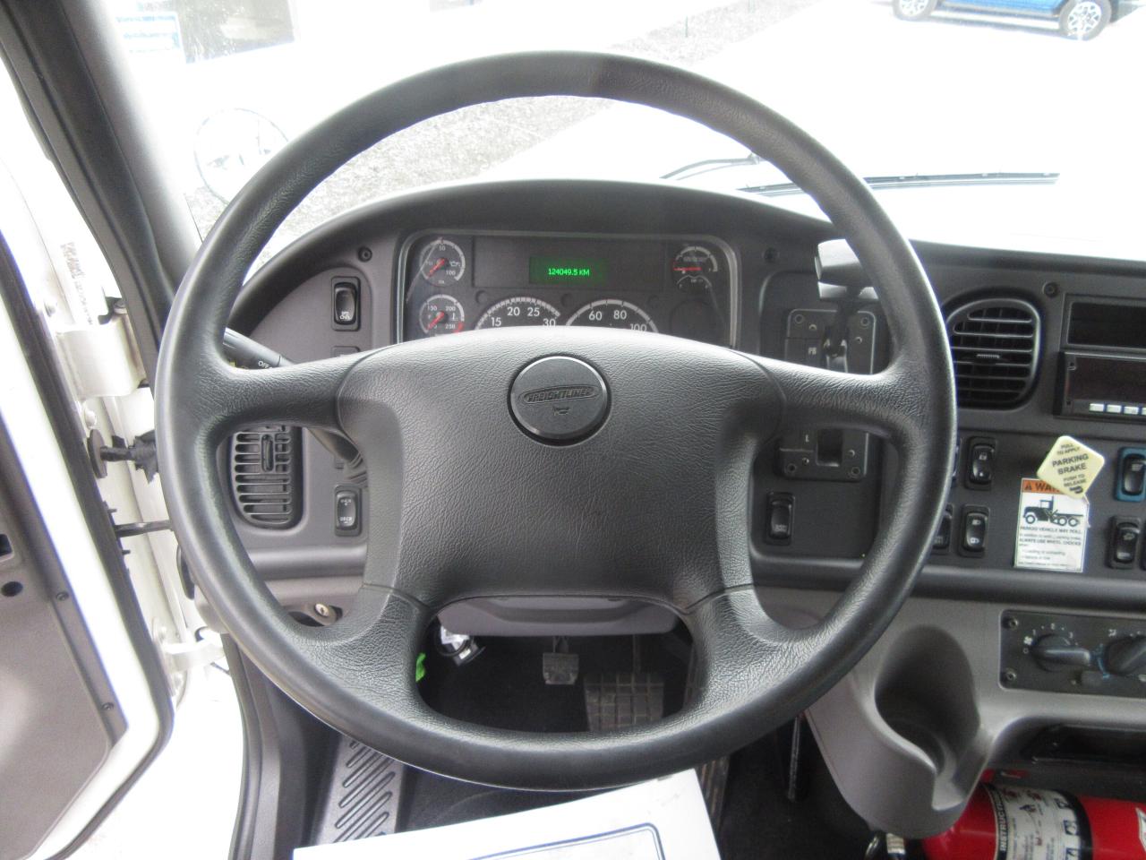 2019 Freightliner M2-106 DIESEL 26FT BOX POWER LIFTGATE & RAMP Photo