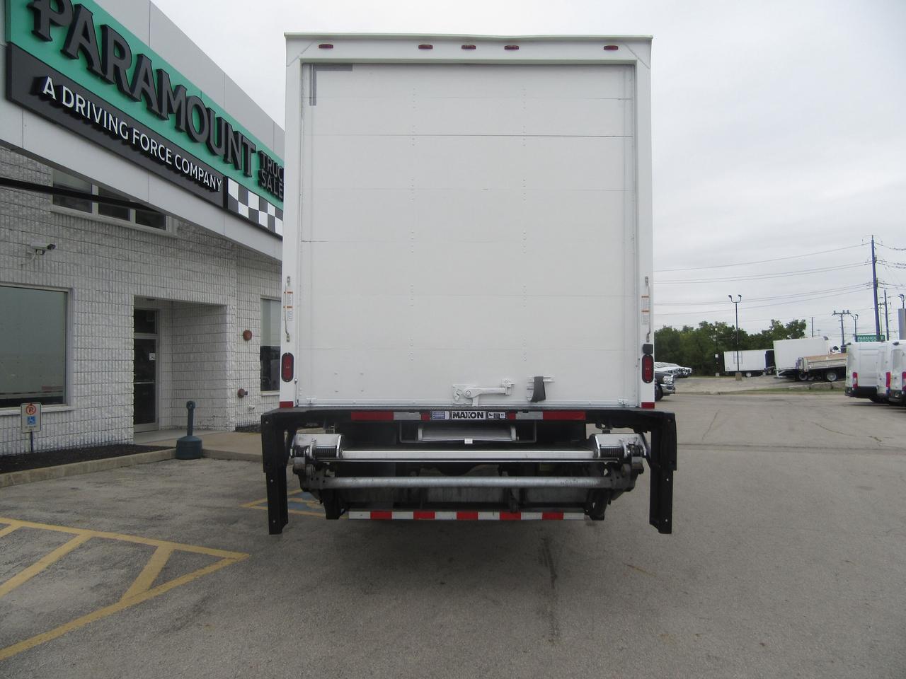 2018 Freightliner M2-106 DIESEL 26FT BOX POWER LIFTGATE & RAMP Photo3