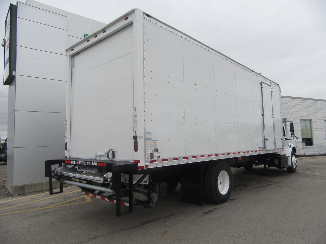 2018 Freightliner M2-106 DIESEL 26FT BOX POWER LIFTGATE & RAMP Photo2