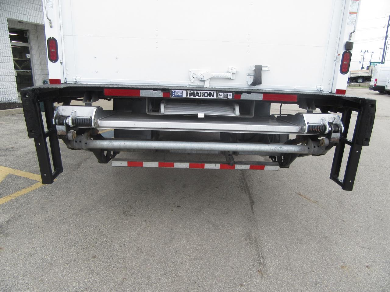 2018 Freightliner M2-106 DIESEL 26FT BOX POWER LIFTGATE & RAMP Photo