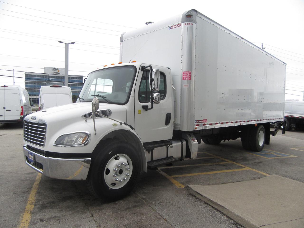 2018 Freightliner M2-106 DIESEL 26FT BOX POWER LIFTGATE & RAMP Photo
