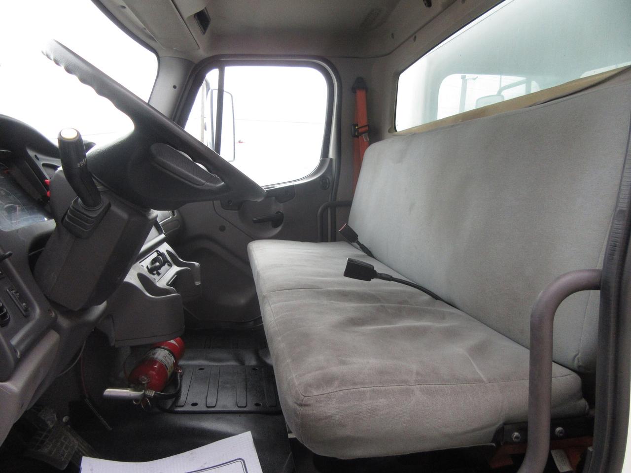 2018 Freightliner M2-106 DIESEL 26FT BOX POWER LIFTGATE & RAMP Photo