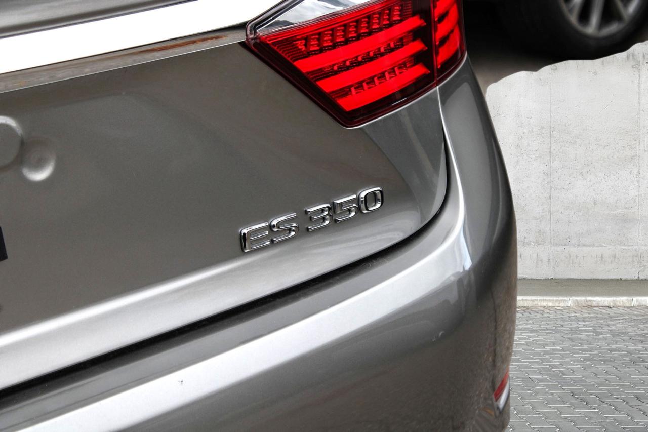 2015 Lexus ES 350 BkpCam HtdSeats Sunroof DriveModes Photo