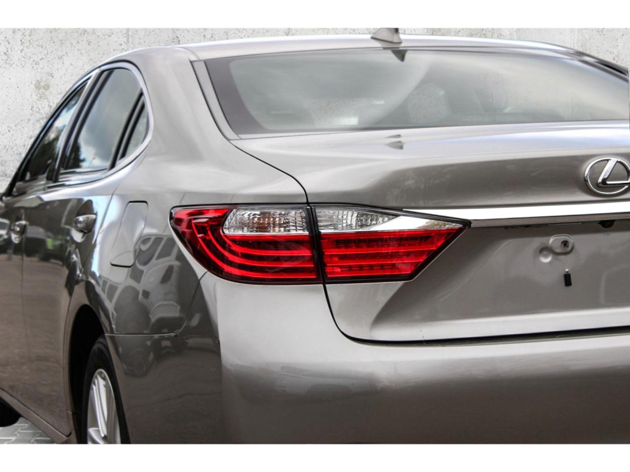 2015 Lexus ES 350 BkpCam HtdSeats Sunroof DriveModes Photo