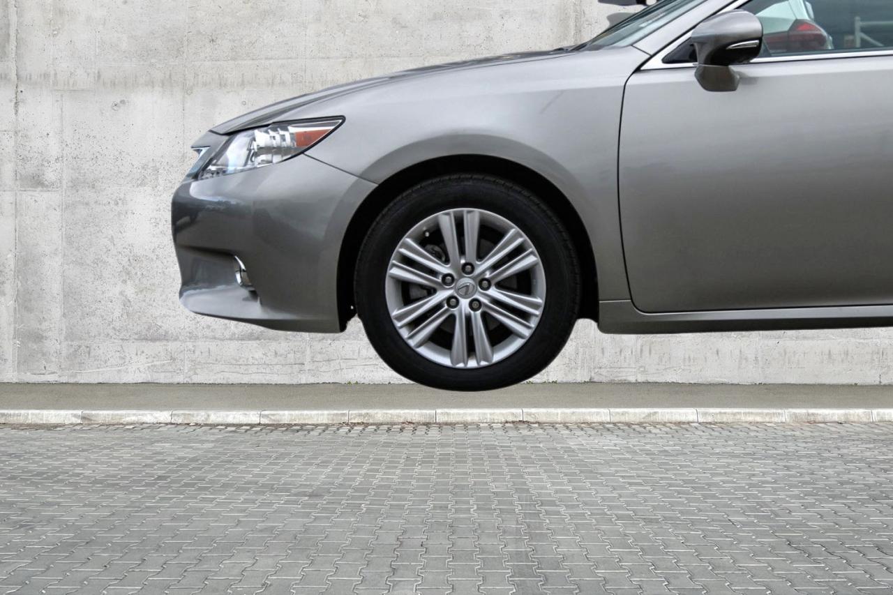 2015 Lexus ES 350 BkpCam HtdSeats Sunroof DriveModes Photo