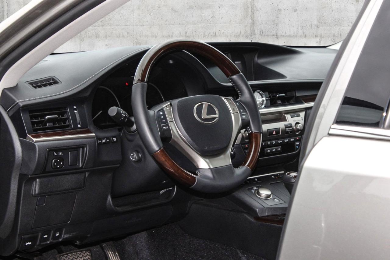 2015 Lexus ES 350 BkpCam HtdSeats Sunroof DriveModes Photo