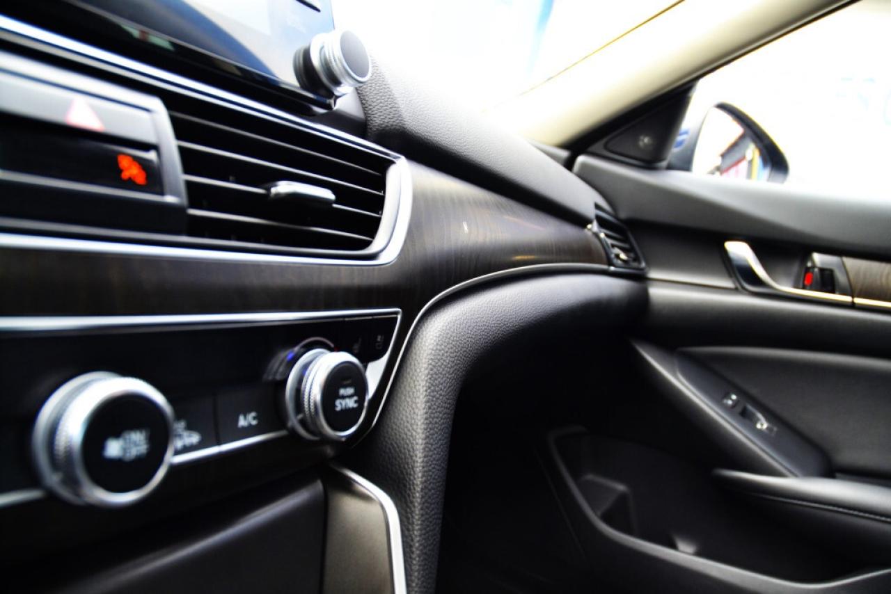 2020 Honda Accord Sedan Touring CVT Photo