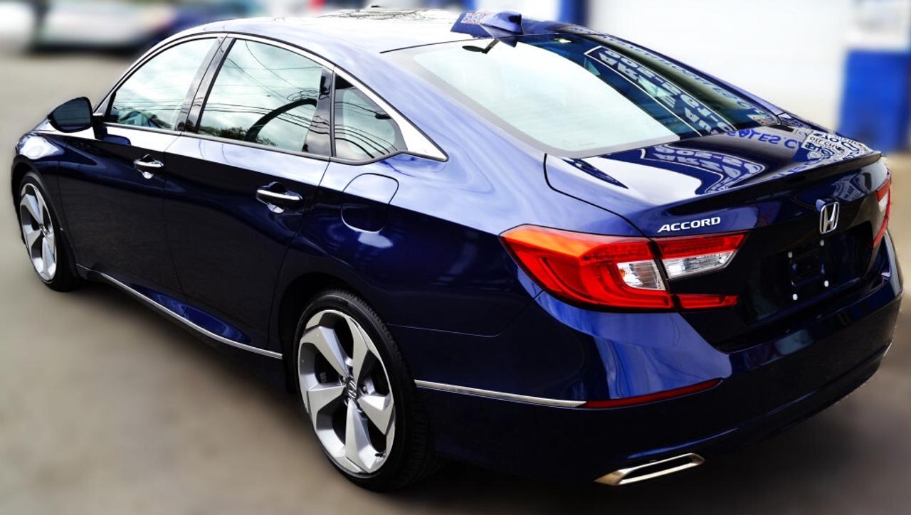 2020 Honda Accord Sedan Touring CVT Photo2