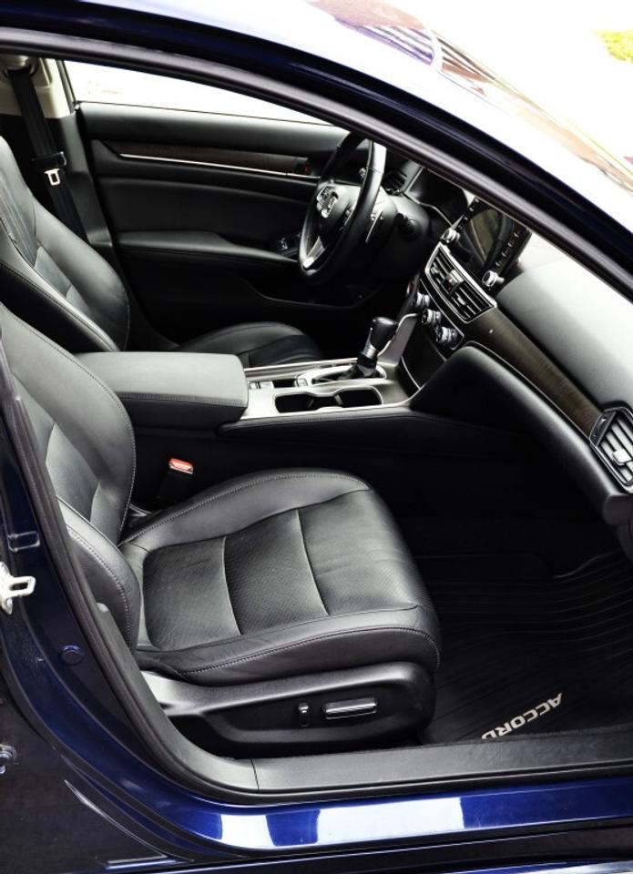 2020 Honda Accord Sedan Touring CVT Photo