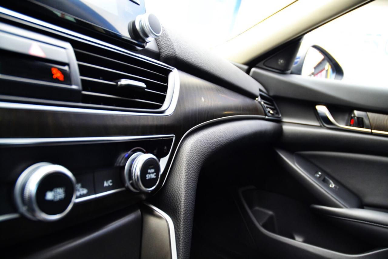 2020 Honda Accord Sedan Touring CVT Photo