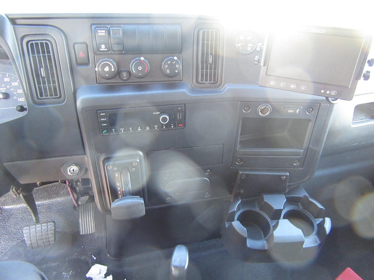 2022 International MV 607 26FT ALUMINUM BOX POWER LIFTGATE Photo