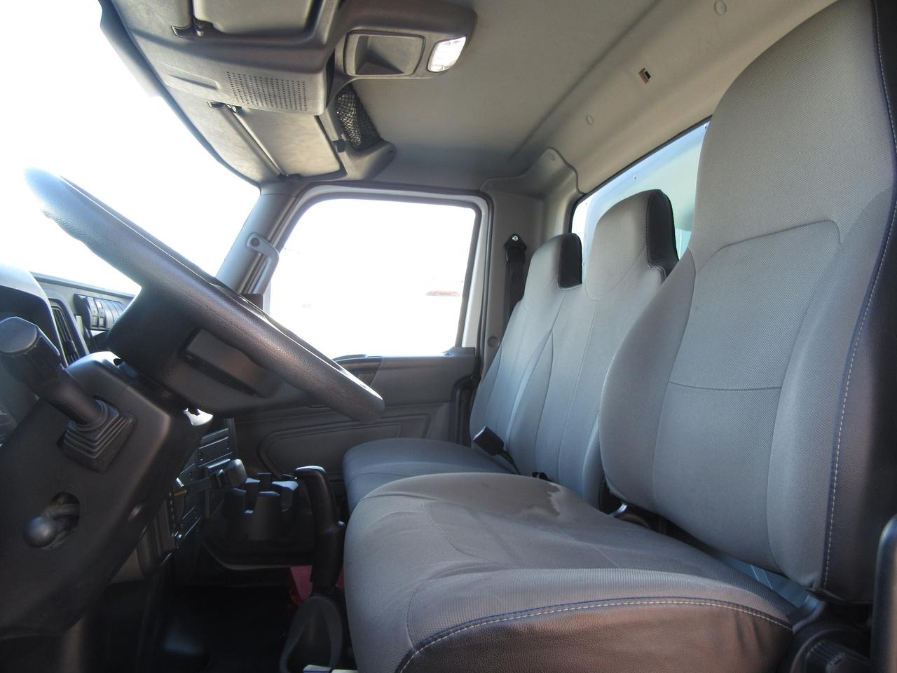 2022 International MV 607 26FT ALUMINUM BOX POWER LIFTGATE Photo