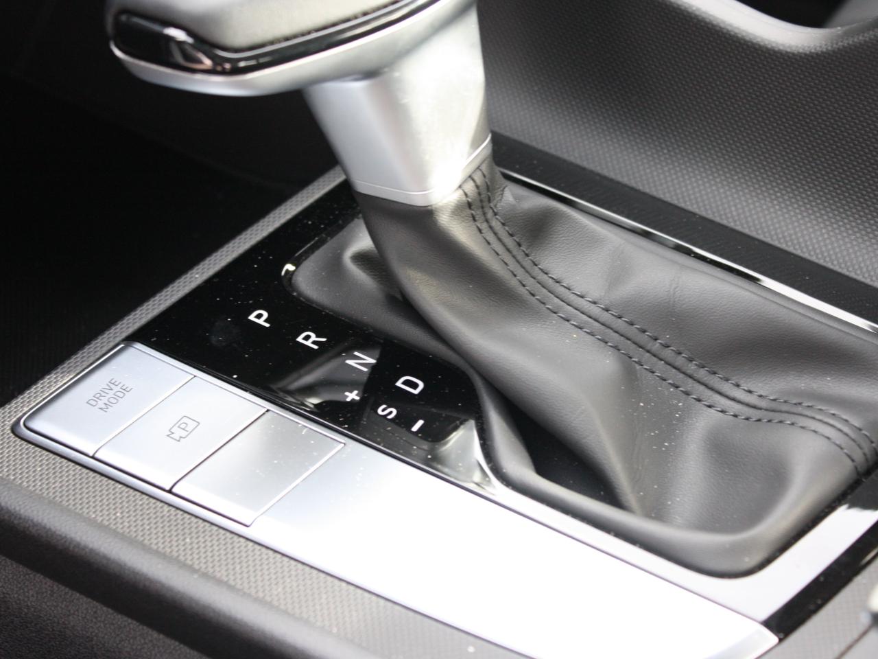 2025 Hyundai Elantra Preferred Demo / Heated Seats / Camera / Win Tires Photo