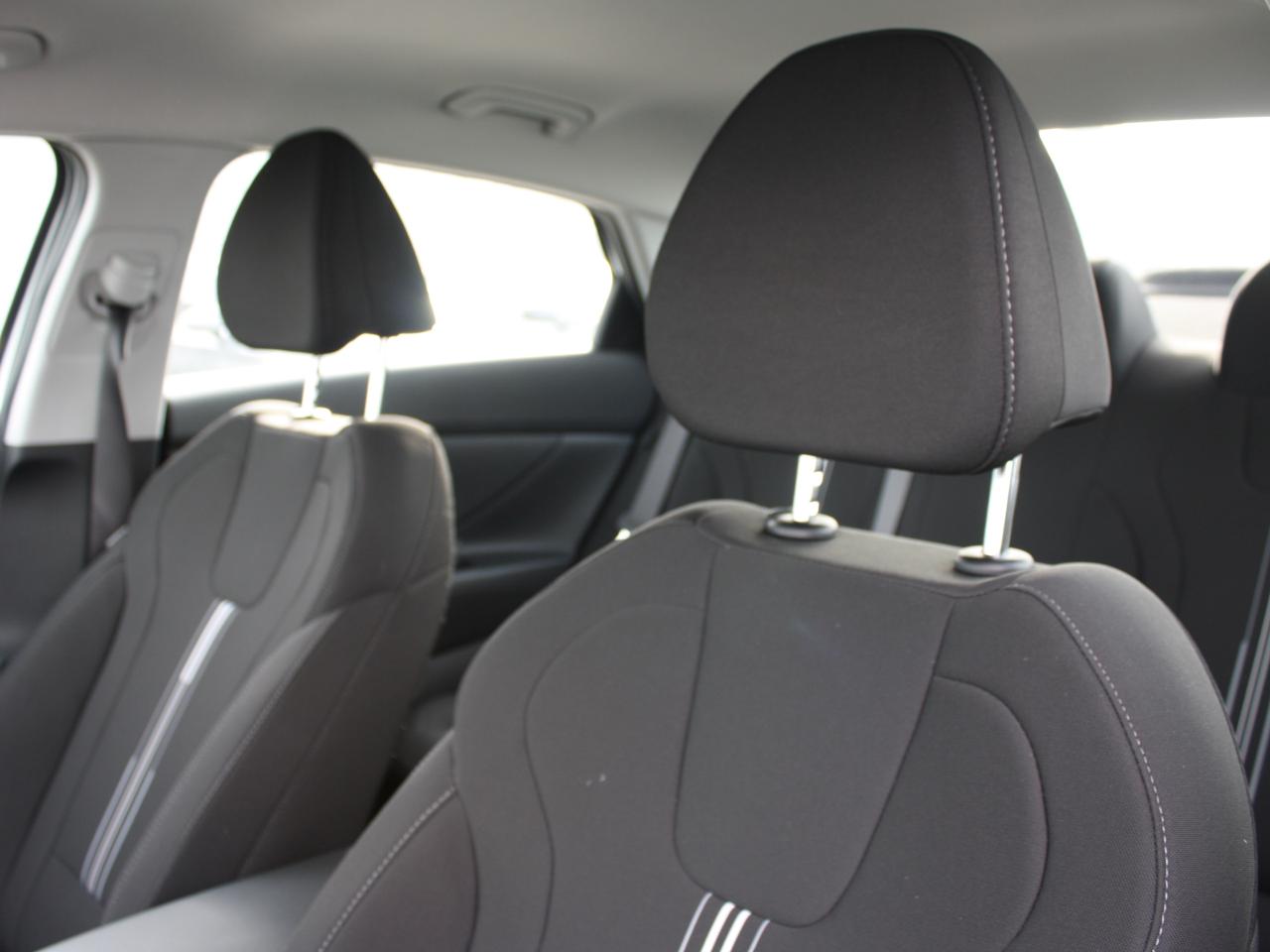 2025 Hyundai Elantra Preferred Demo / Heated Seats / Camera / Win Tires Photo