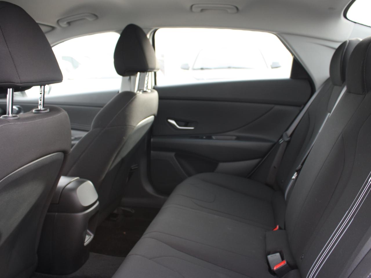 2025 Hyundai Elantra Preferred Demo / Heated Seats / Camera / Win Tires Photo