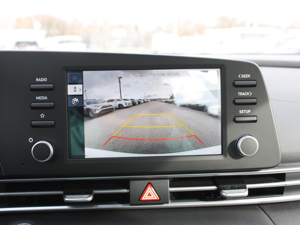 2025 Hyundai Elantra Preferred Demo / Heated Seats / Camera / Win Tires Photo