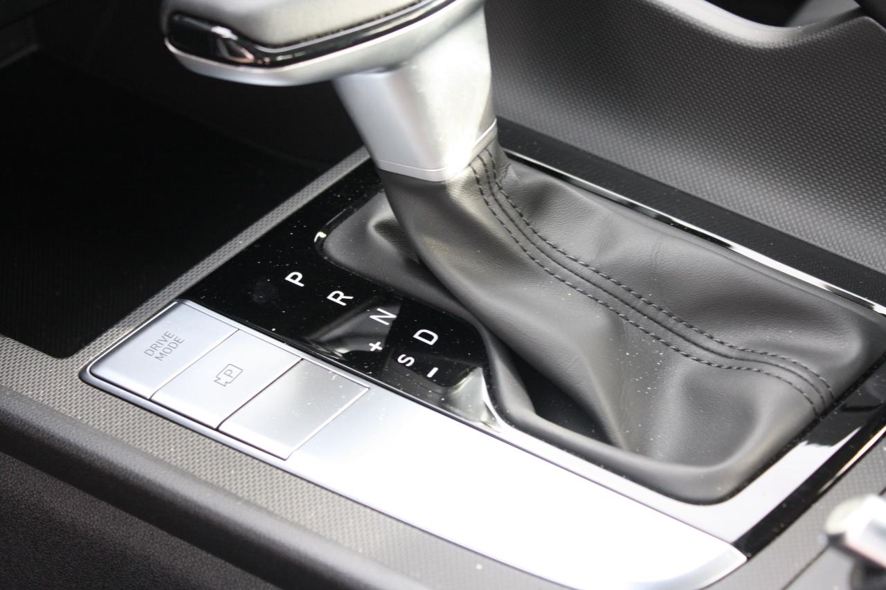 2025 Hyundai Elantra Preferred Demo / Heated Seats / Camera / Win Tires Photo