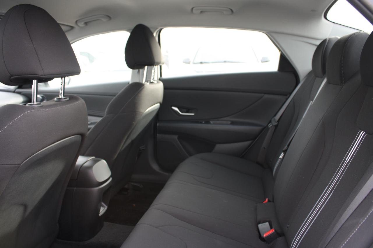 2025 Hyundai Elantra Preferred Demo / Heated Seats / Camera / Win Tires Photo