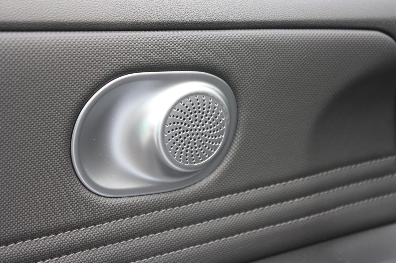 2025 Hyundai Elantra Preferred Demo / Heated Seats / Camera / Win Tires Photo