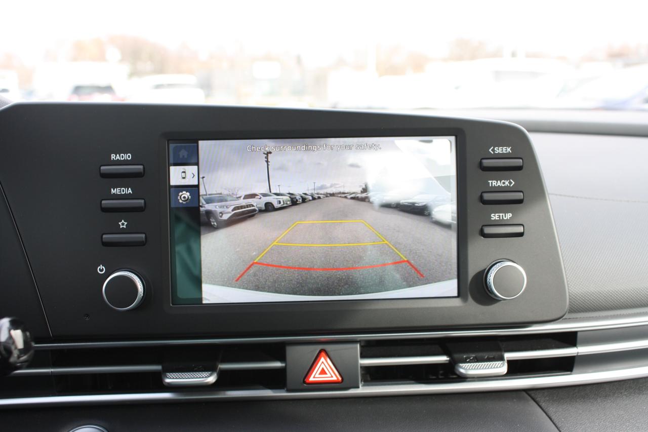 2025 Hyundai Elantra Preferred Demo / Heated Seats / Camera / Win Tires Photo