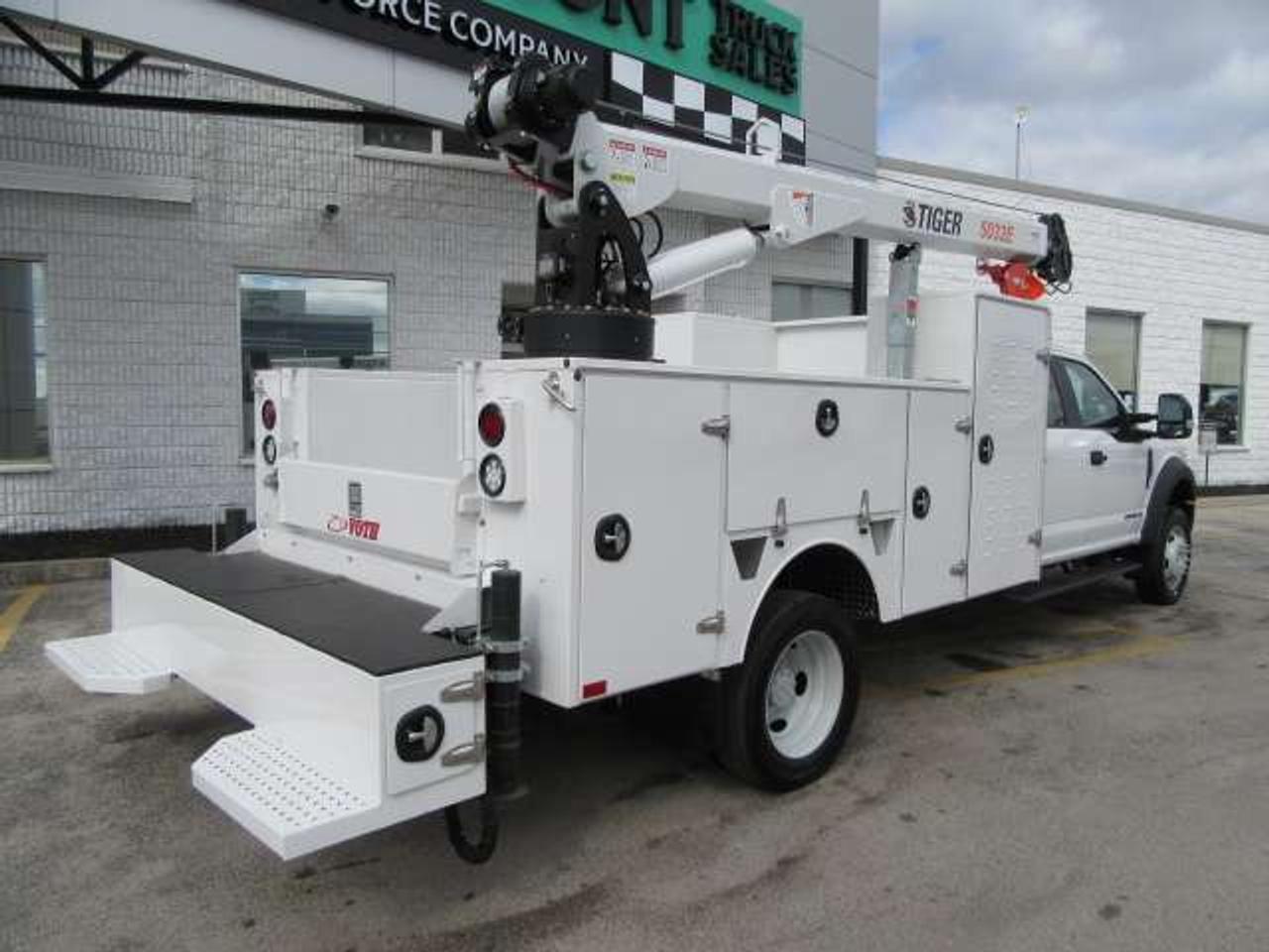 2021 Ford F-550 DIESEL 4X4 CREW CAB NEW SERVICE BODY & CRANE Photo