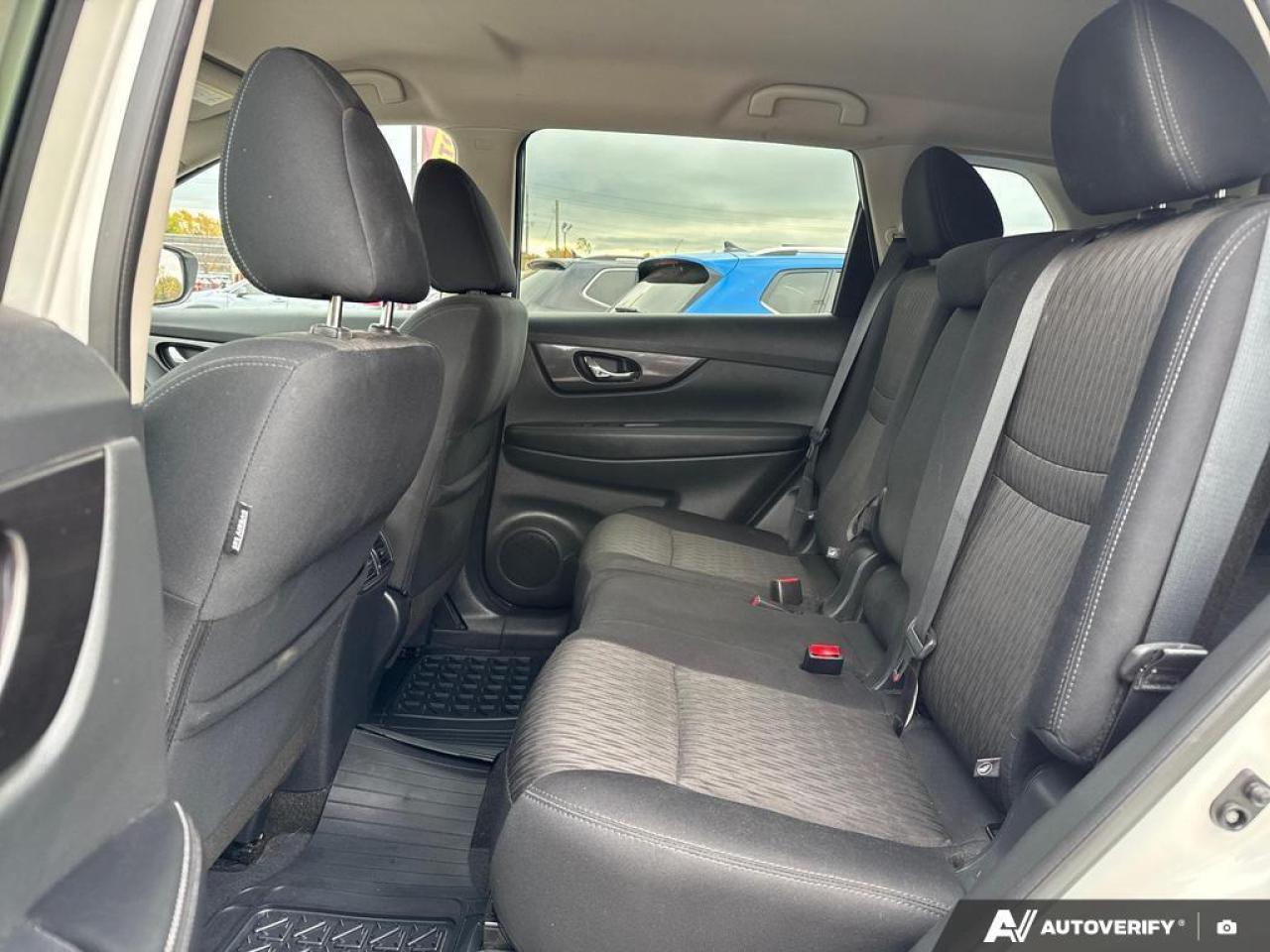 2019 Nissan Rogue SV BACKUP CAM   BLUETOOTH   HTD SEATS   KEYLESS EN Photo