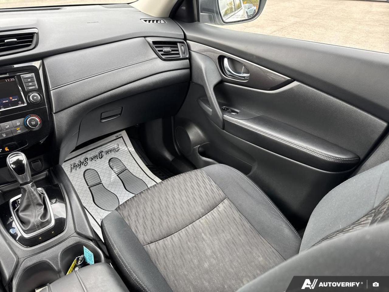 2019 Nissan Rogue SV BACKUP CAM   BLUETOOTH   HTD SEATS   KEYLESS EN Photo