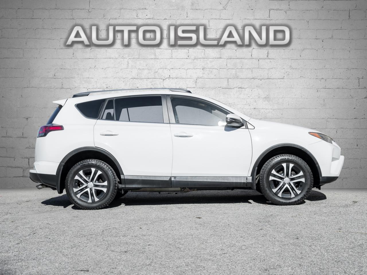 2017 Toyota RAV4 LE -Dealer Serviced-Heated Seats-Rear Cam- Photo2