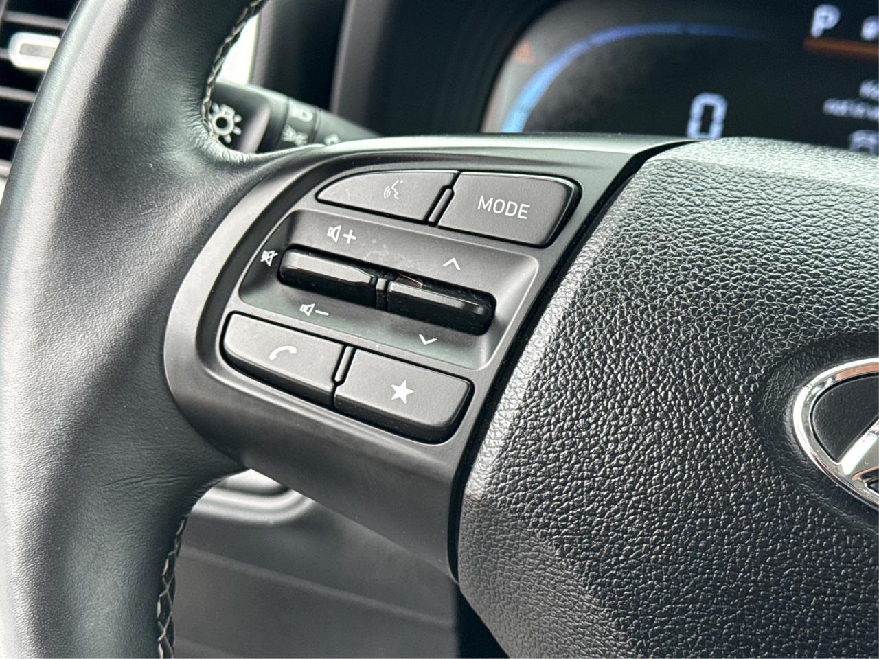 2024 Hyundai Venue POWER & HEATED SEATS LOW KMS WE FINANCE ALL CREDIT Photo