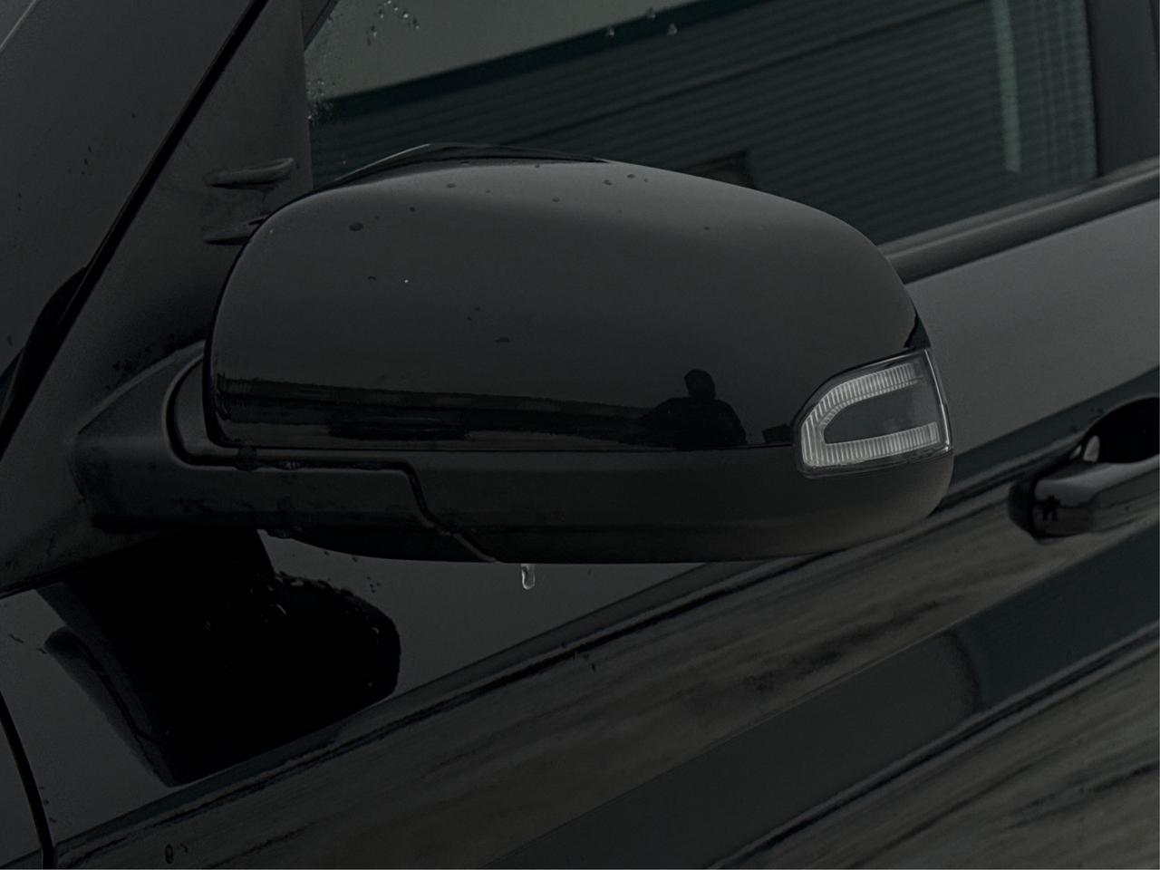 2024 Hyundai Venue POWER & HEATED SEATS LOW KMS WE FINANCE ALL CREDIT Photo